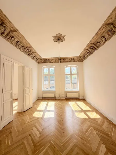 Charmante 4-Zimmer-Altbauwohnung mit Stuck und Parkett im Herzen von Berlin-Mitte — photo 1
